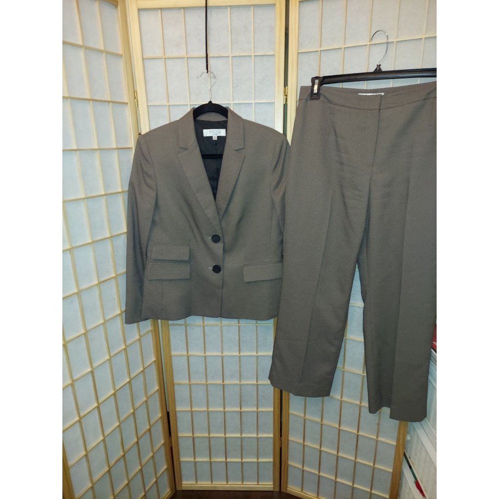 KASPER 2 Piece Pant Suit; Short jacket with straight style pants (Jacket Size 10